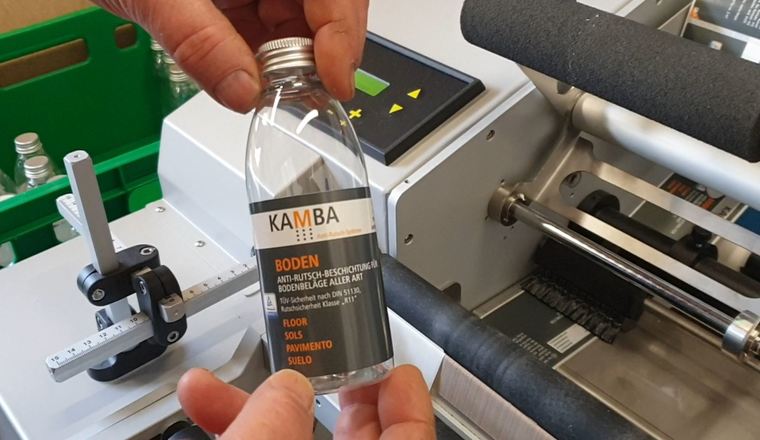 Flaschenetikettierer JR-2000 bei der Kamba GmbH 